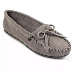 Minnetonka Kilty Moccasins size 8